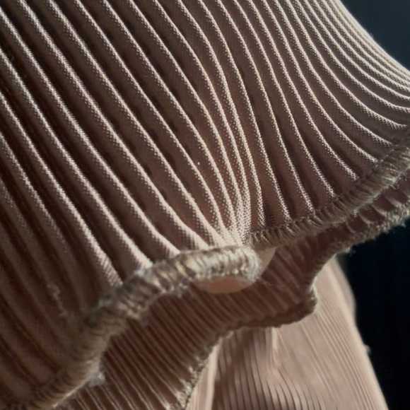 Brown Pleated Lounge Set - Picture 5 of 11